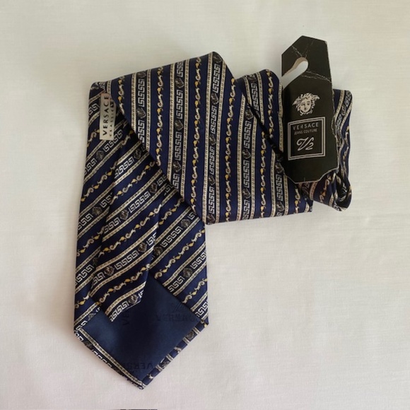 VERSACE Classic V2 Multicolor Print 100% Silk Neck Tie - Picture 4 of 7